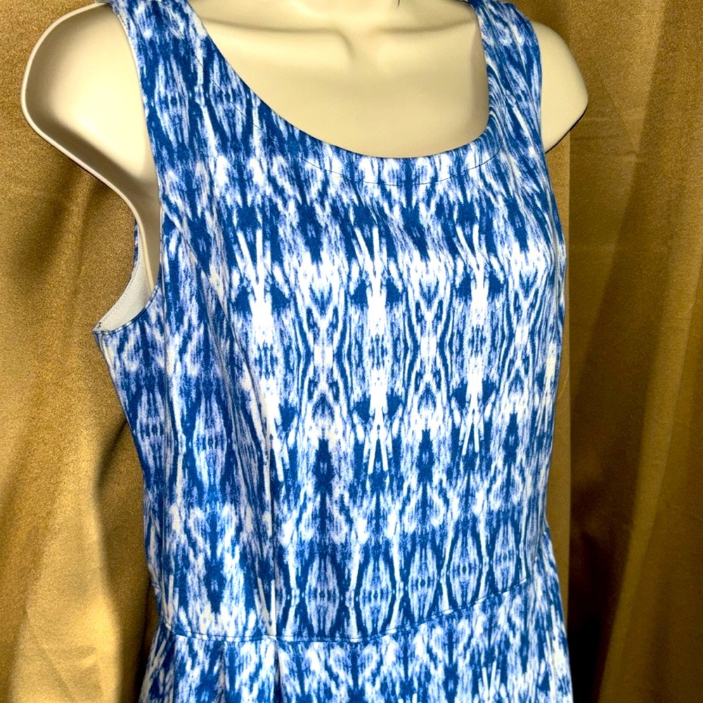 Casual/work attire dress horizontal design with side slit pockets